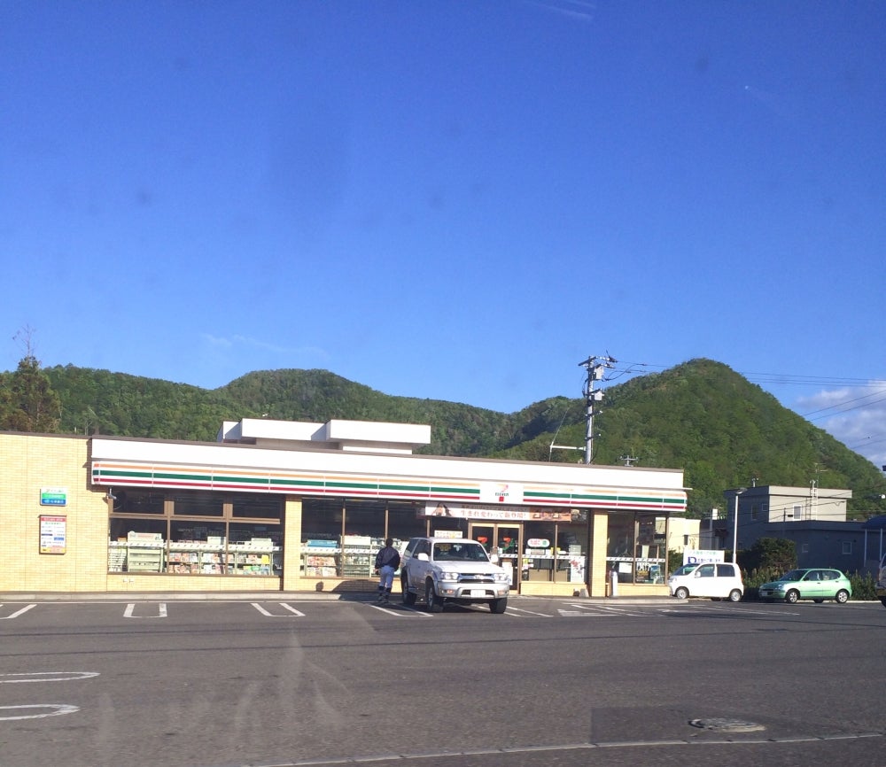 セブンイレブン徒歩約3分／セイコーマート徒歩約5分